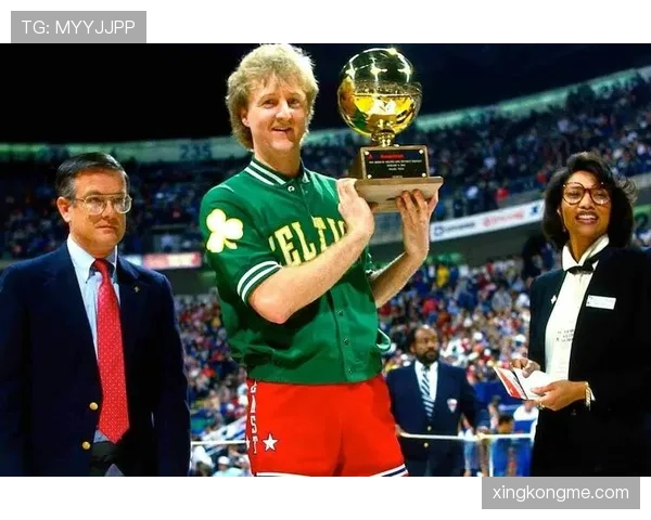 拉里·伯德连续三分拉开差距，精准投篮主导季后赛胜局