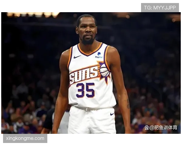 杜兰特无球跑动拉开空间，高效输出改变进攻结构