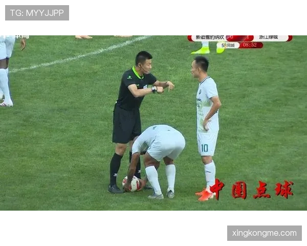 守门员犯规的判罚条件与裁判权责详解